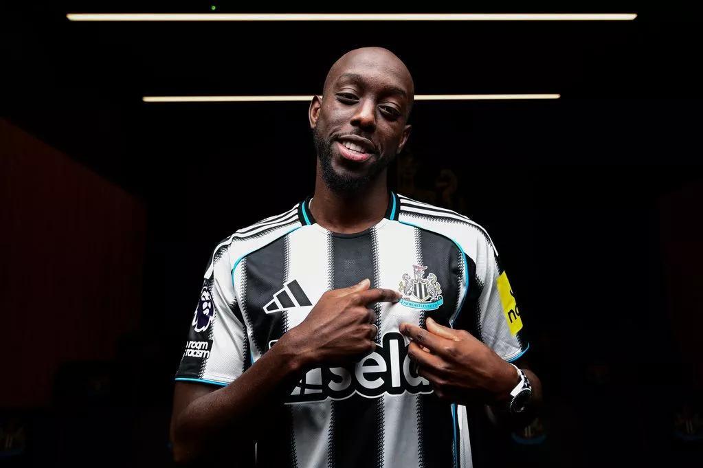 开云体育下载-天空：纽卡在转会窗口关闭前最后30秒才完成维萨的转会