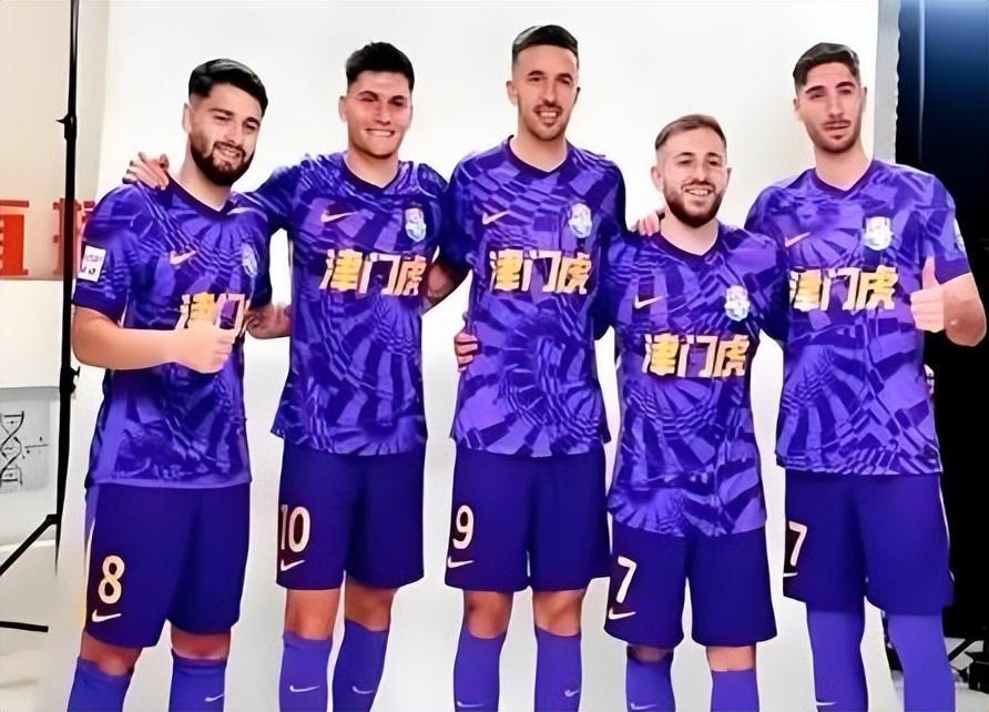 开云体育下载-意外！这两位本土王牌是津门虎本赛季必须留下的强援，已征服球迷