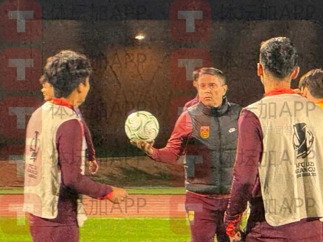 开云体育官网-U23国足训练演练进攻 8人对抗赛王钰栋失点