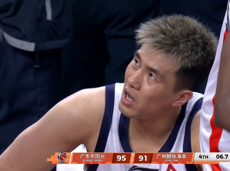 开云官网-郭艾伦末节生死抢断 紧逼徐杰展现顽强斗志