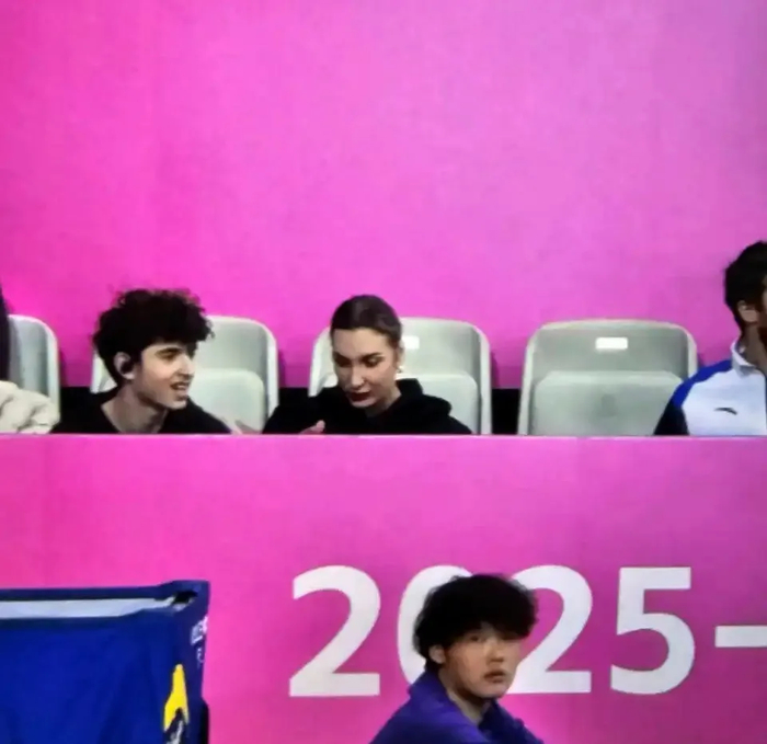 开云体育下载-上海两外援大不同：范赖克在上海吃喝玩乐！沃隆科娃顾家又节俭|男排|男排比赛|上海女排|许晓婷|比赛_新浪体育_新浪新闻