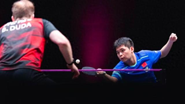 WTT多哈冠军赛｜周启豪难挡张本智和，林诗栋梁靖崑为国乒男队保住四强一席|向鹏|雨果·卡尔德拉诺|贝内迪克特·杜达|陈垣宇|杜达_新浪体育_新浪新闻