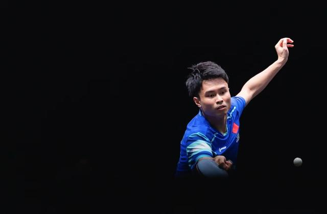 WTT多哈冠军赛｜周启豪难挡张本智和，林诗栋梁靖崑为国乒男队保住四强一席|向鹏|雨果·卡尔德拉诺|贝内迪克特·杜达|陈垣宇|杜达_新浪体育_新浪新闻