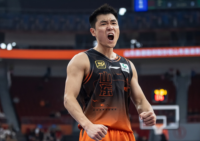 高诗岩真自律！赛前绑护具加练又回力量房，攻守回暖仍是后场核心|谢智杰|比赛|训练|季后赛|全能_新浪体育_新浪新闻