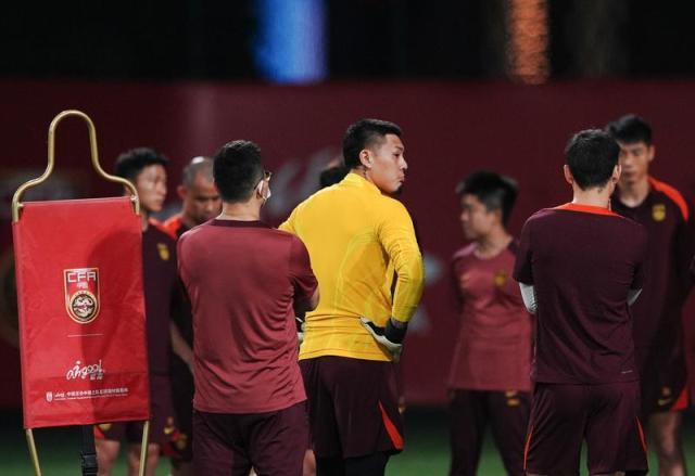 国足两天三会重整士气 王大雷以多年经验鼓舞全队