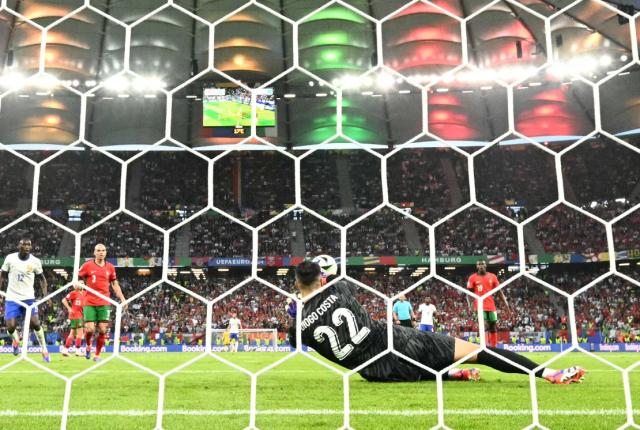 开云APP-点球大战 圣迪奥戈不如迈尼昂 马丁内斯错错错！