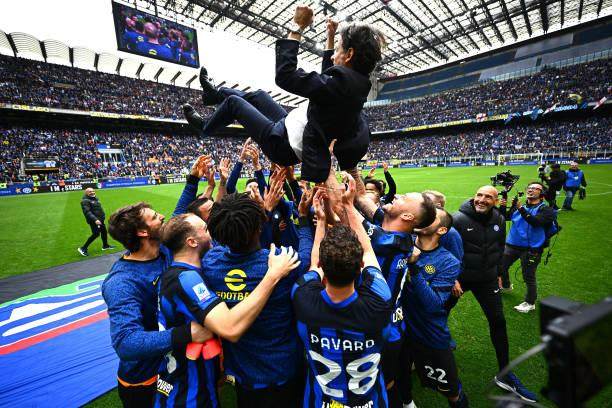 开云体育下载-国米是冠军！将士们辛苦了，庆祝派对开始！