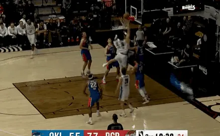 开云体育官网-杨瀚森自投自抢可惜未能命中，目前个人得到10分13篮板2助攻