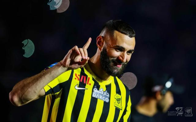 开云体育官网-年收入排行榜 C罗笨马内少前3 姆巴佩第5 梅西第6