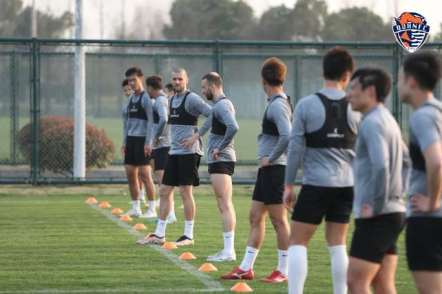 1679055430621069054.jpg 开云-海牛:三名外援已经到队 与申花队热身赛临时取消