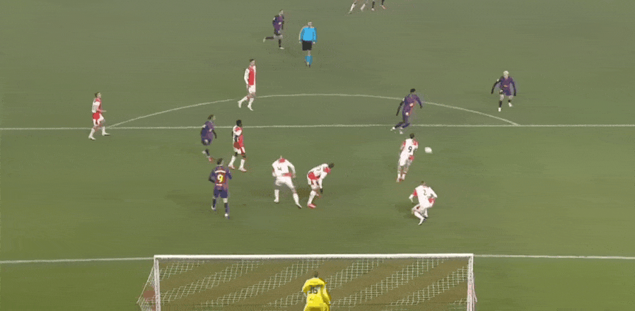 开云-莱万乌龙、佩德里伤退！欧冠关键战：巴萨惊险逆袭，赛后揪心爆料