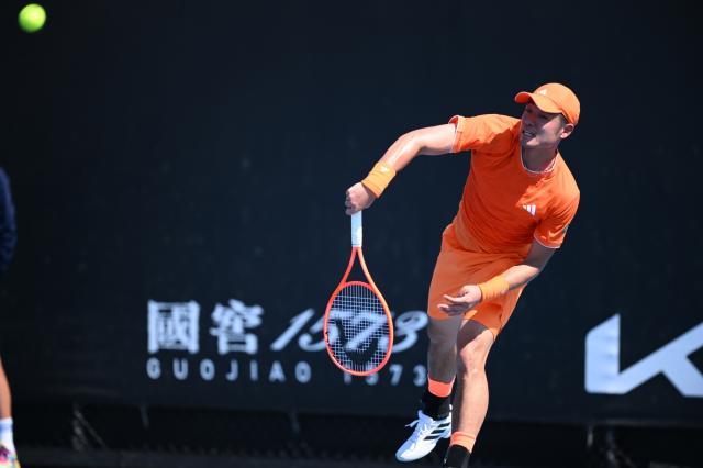 kaiyun-张奔斗：腿部拉伤的吴易昺，把对手打到腿抽筋