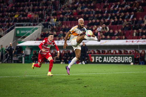 舒波-莫廷接替莱万——锋狂拜仁找到中锋解题方案？