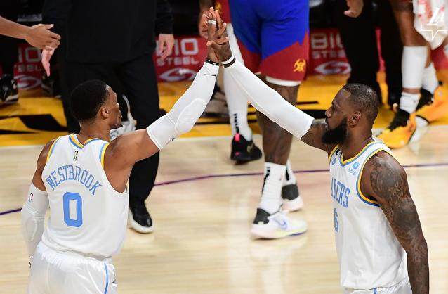 1667199150332033632.png 三分手感回暖&第二阵容强势 湖人终获赛季首胜!