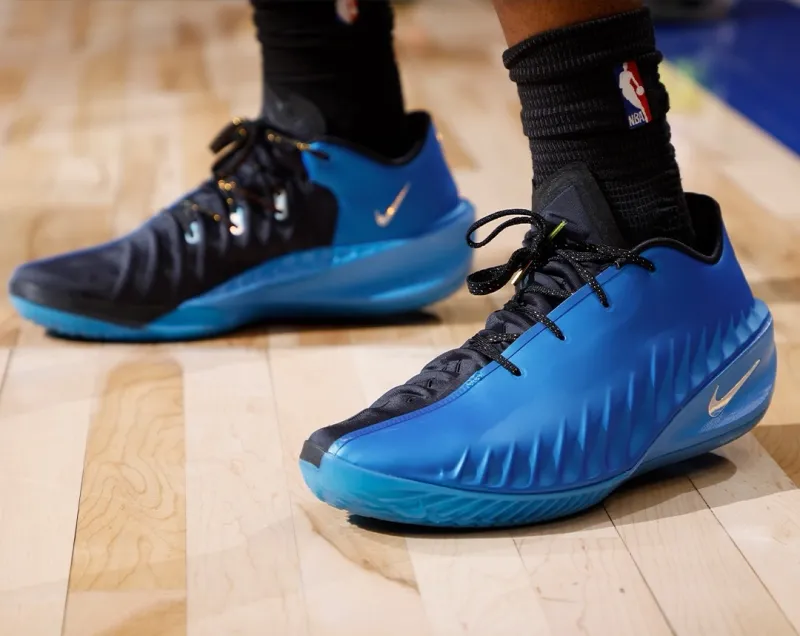 开云体育下载-红蓝鸳鸯！汤普森兄弟均穿着G.T Cut4迎来正面对决