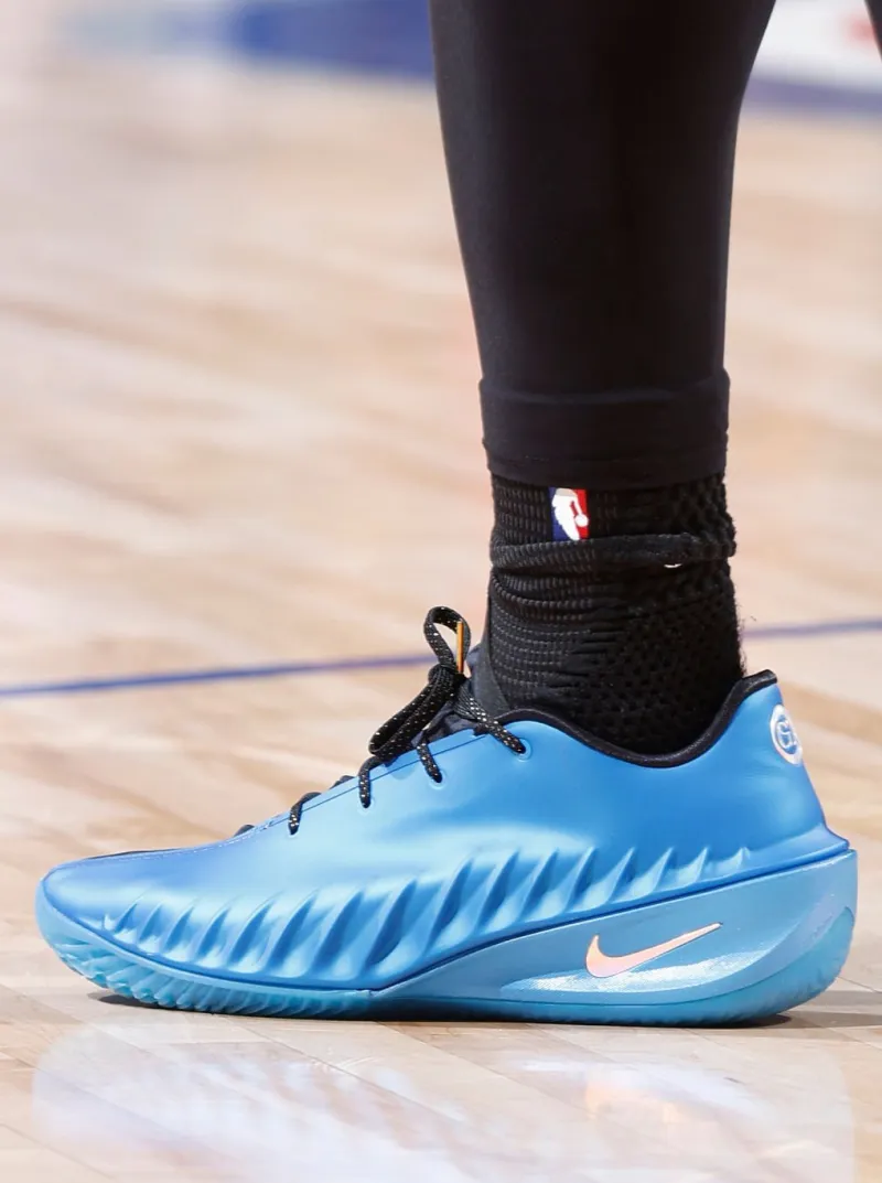 开云体育下载-红蓝鸳鸯！汤普森兄弟均穿着G.T Cut4迎来正面对决