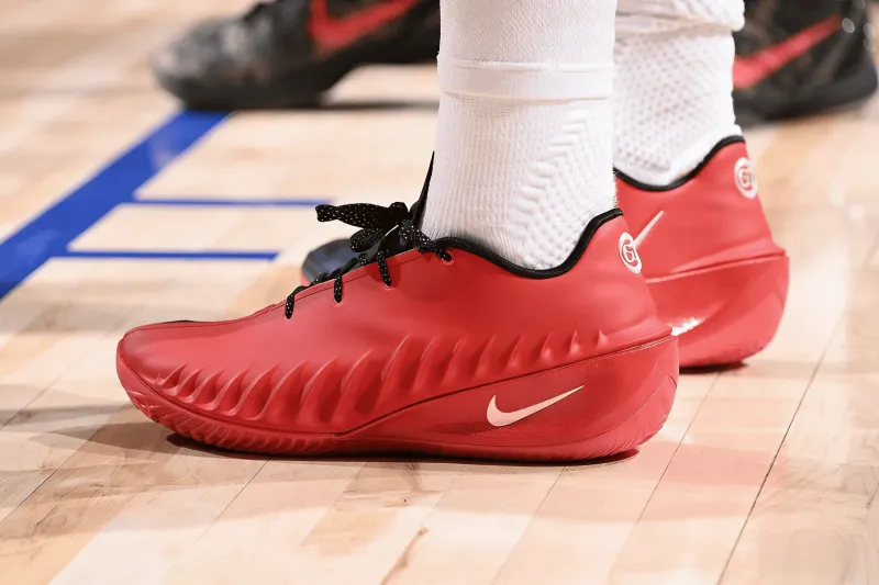 开云体育下载-红蓝鸳鸯！汤普森兄弟均穿着G.T Cut4迎来正面对决