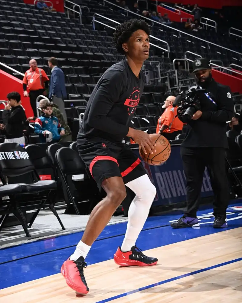 开云体育下载-红蓝鸳鸯！汤普森兄弟均穿着G.T Cut4迎来正面对决