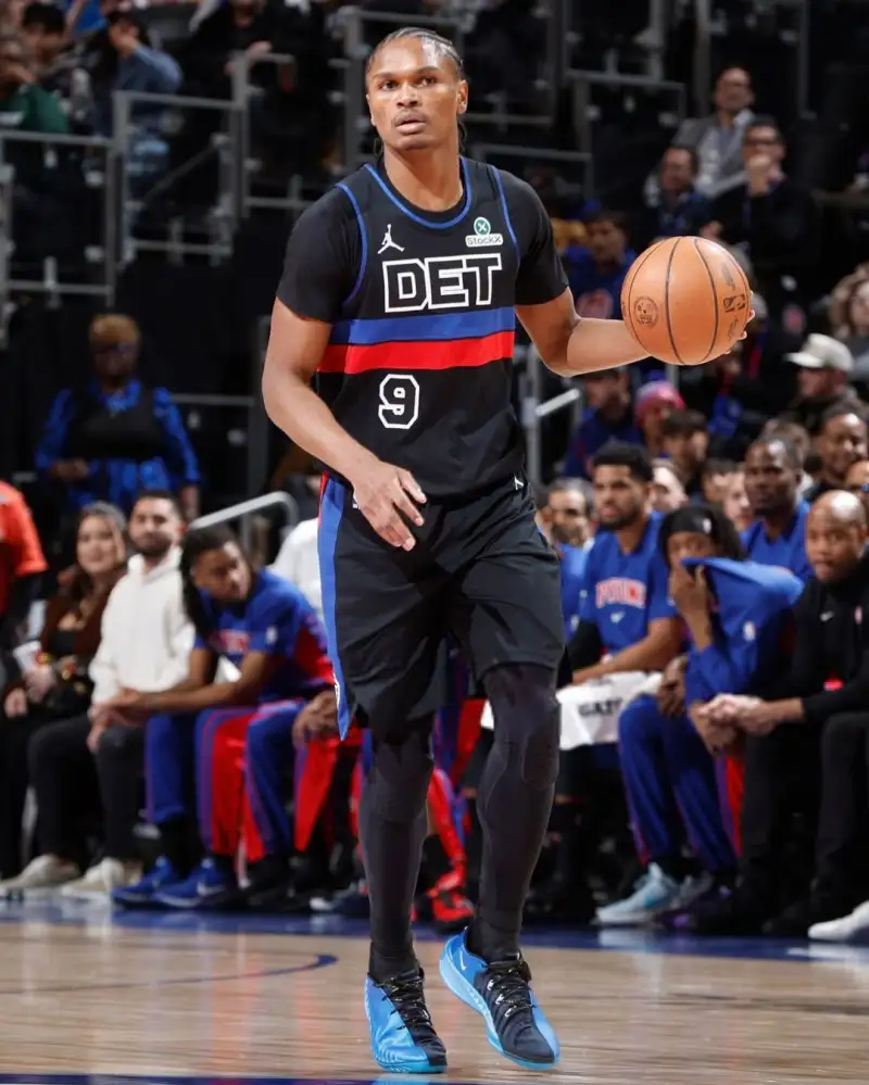 开云体育下载-红蓝鸳鸯！汤普森兄弟均穿着G.T Cut4迎来正面对决