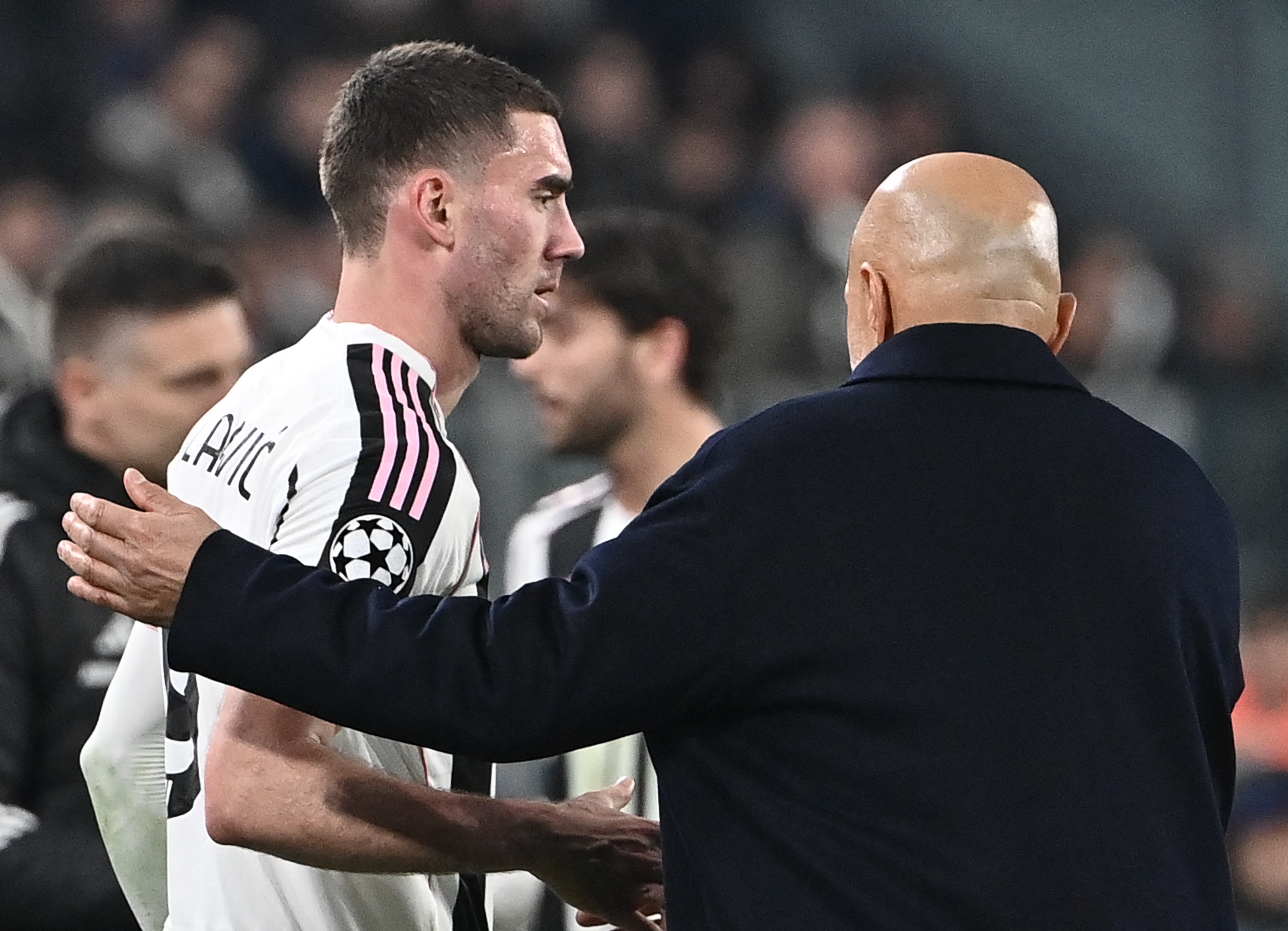 开云官网-米体：尤文与弗拉霍维奇谈续约 球员表态愿留队但需接受大幅降薪