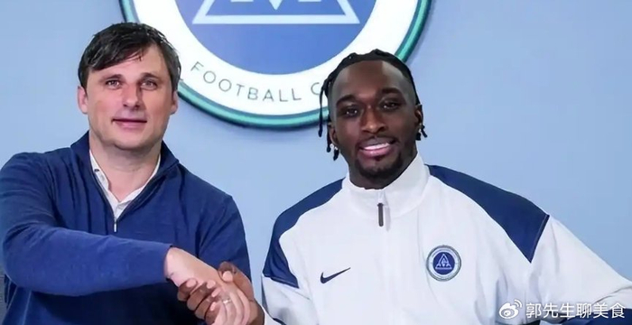 开云体育下载-26岁荷兰前锋归化国足？短期救急真管用，长远别丢了自家根|奥乌苏|本土球员|阿贾克斯足球俱乐部|荷兰足球|青训_新浪体育_新浪新闻