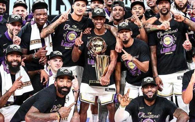 1634011884810079464.jpg kaiyun-【观察】夺冠一周年纪念日 湖人却与冠军越来越远?