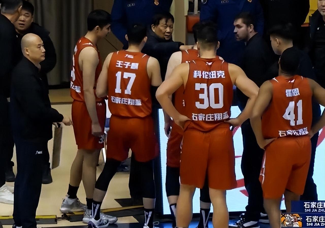 开云-4个加时!3小时15分钟!中国篮球史诗苦战引发巨大争议:裁判太黑
