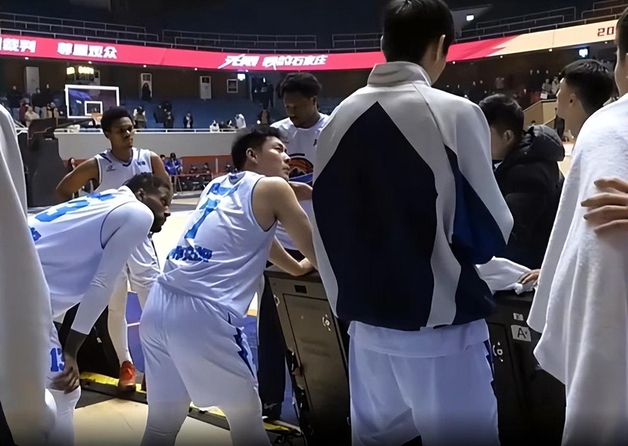 开云-4个加时!3小时15分钟!中国篮球史诗苦战引发巨大争议:裁判太黑