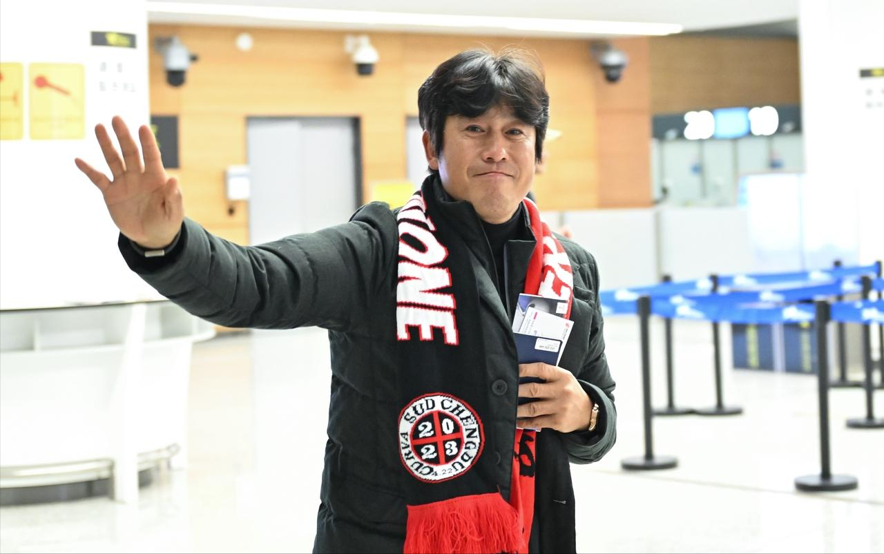 球员未经同意就转会？高层根据名单引援！徐正源批成都添欲加之罪