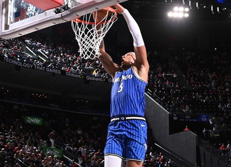 开云官网-坎宁安29+7+11杜伦两双，班凯罗尴尬准三双，活塞逆转魔术夺3连胜