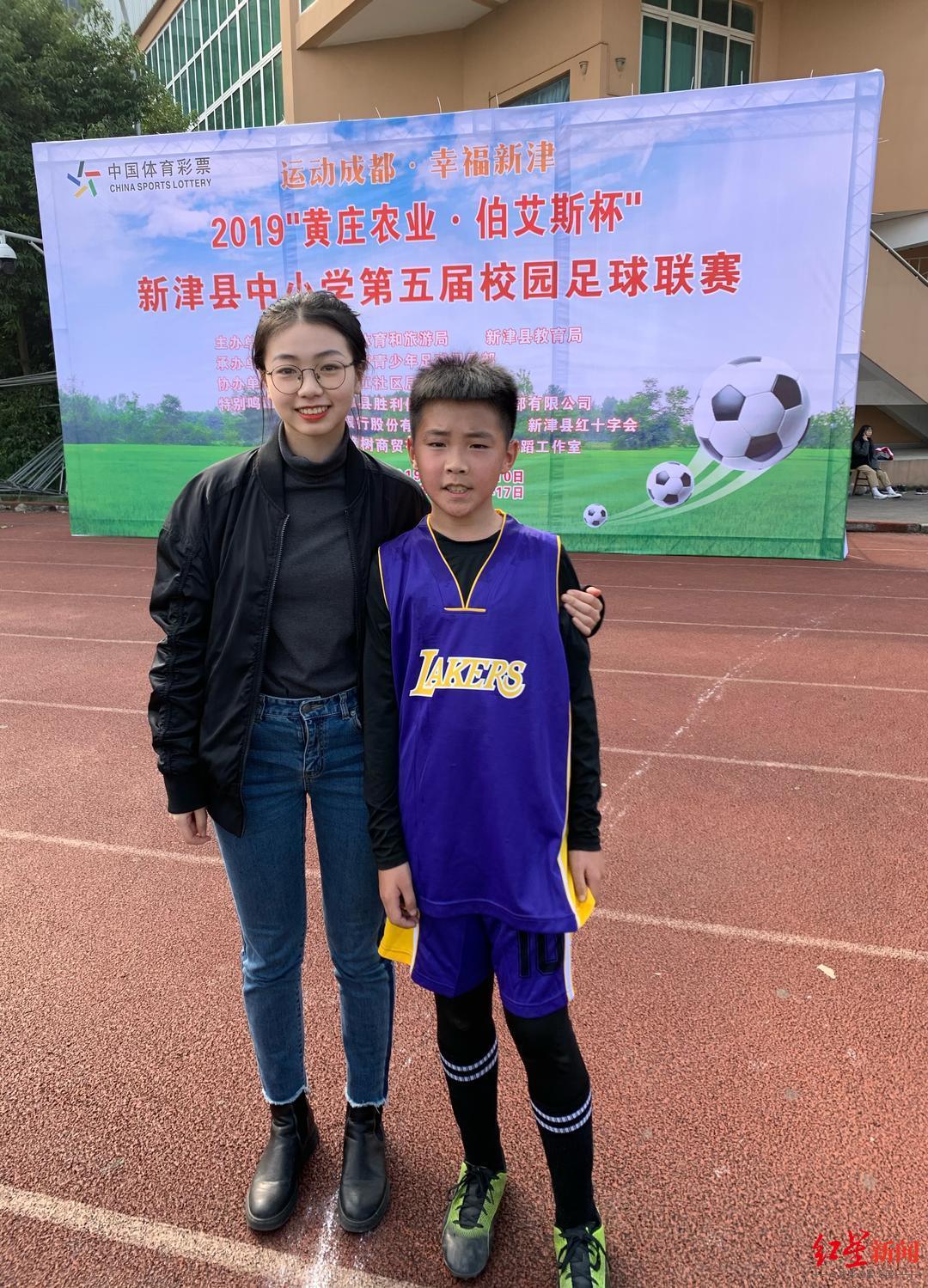 kaiyun-中国职业足球纪录，蓉城小将帅惟浩荣膺中国金童奖！姐姐透露：为领奖专门购置西装