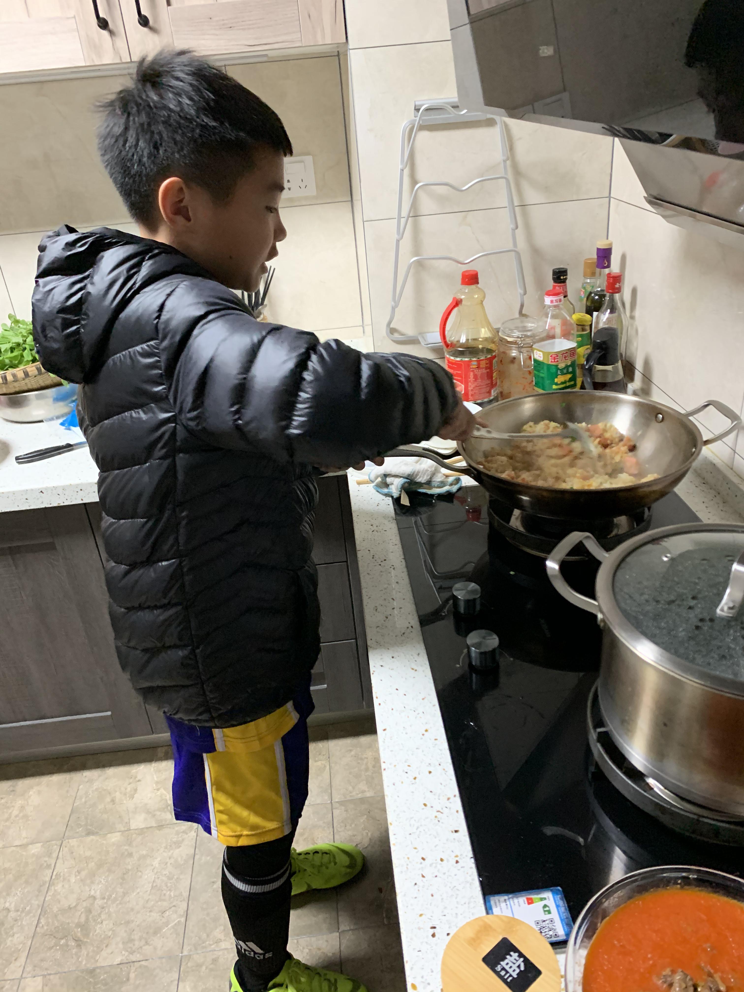 kaiyun-中国职业足球纪录，蓉城小将帅惟浩荣膺中国金童奖！姐姐透露：为领奖专门购置西装