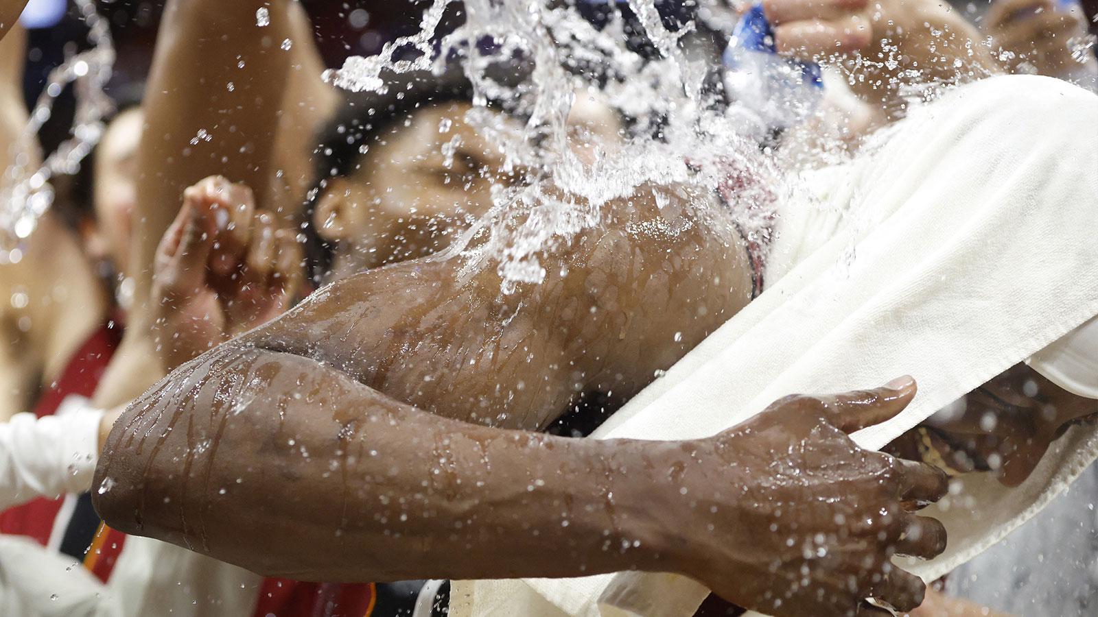 开云官网-本·斯蒂勒巧妙地回应了阿德巴约的83分表现,并向卡姆·佩恩致敬