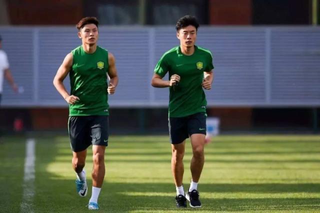 1624930504472067051.jpg 开云体育下载-中超跨年?警惕“黑户球员”!6.30大限催生武磊第二?