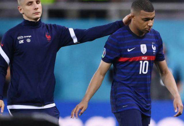 开云APP-巨大失误后被剥夺暑假 乌奈·西蒙要去见南雄太了